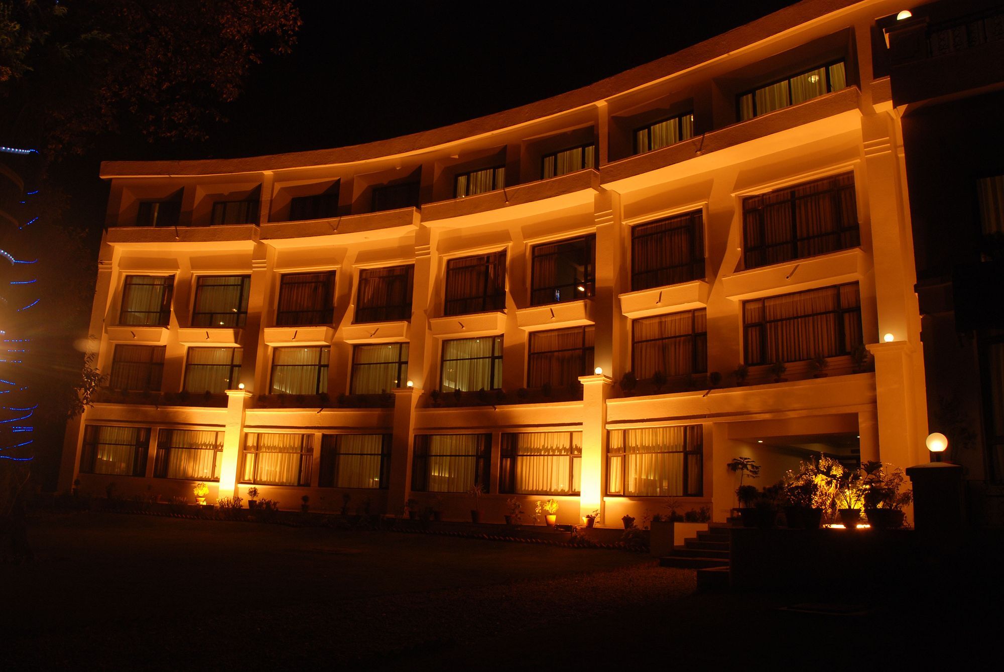 מלון Namah Nainital, A Member Of Radisson Individuals Retreats מראה חיצוני תמונה
